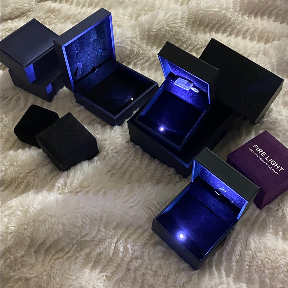 Elegant Black and Blue Jewelry Organizer Box - Picture 4 of 5